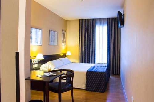 www.hotelatlantis-atbcn.com