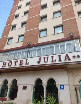 www.hoteljuliaaranda.es