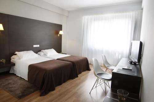 www.hotelmendeznunez.com