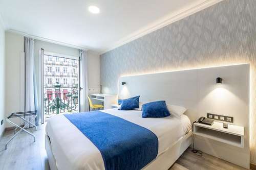 www.hotelatlanticovigo.com