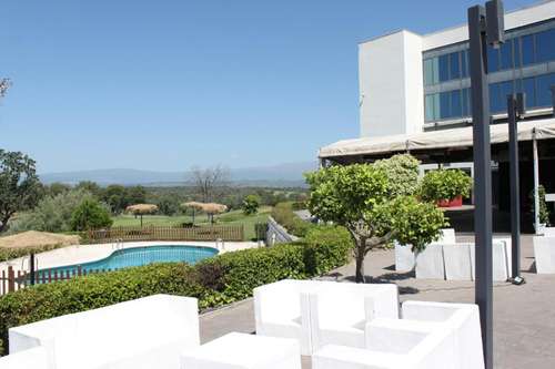 www.hotelvallesdegredos.es