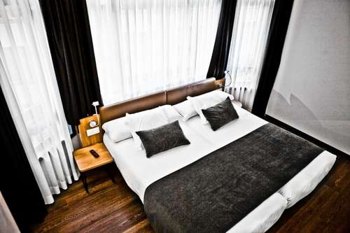 www.hotelluxsantiago.com