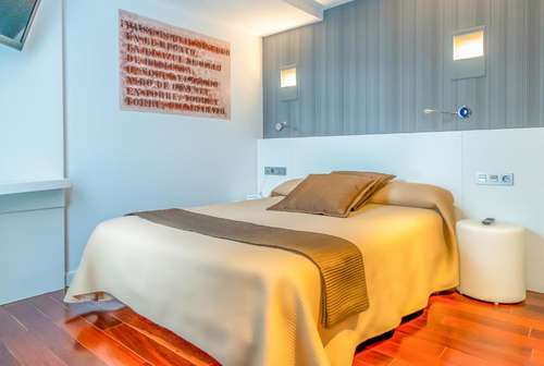www.hotelapoloniasoria.com