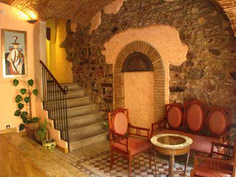 www.hoteldoncarloscaceres.com