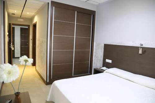 www.hotelnuneztomelloso.es