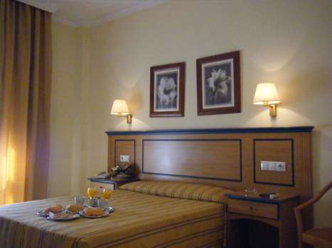 www.hotelmiradordelestrecho.com