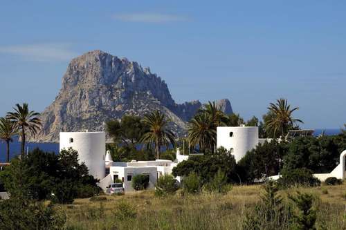 www.caladoribiza.com