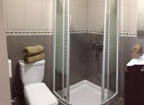 www.hotelarinaga.com