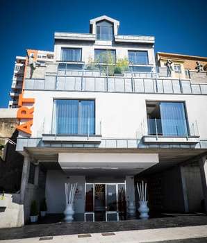 www.hotelartsantander.com