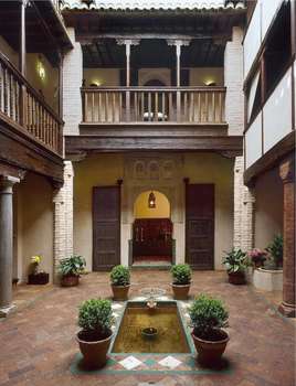www.hotelcasamorisca.com