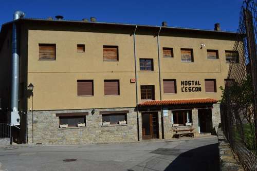 www.lesconhostal.com