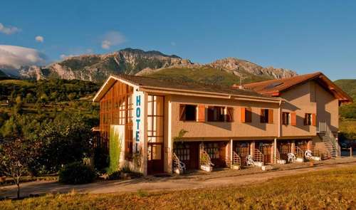 www.hoteltorrecerredo.com