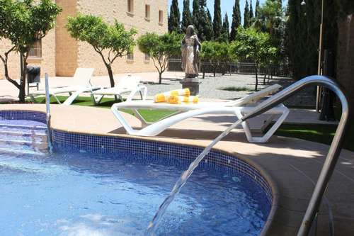 www.hotelplazadelcastillo.es