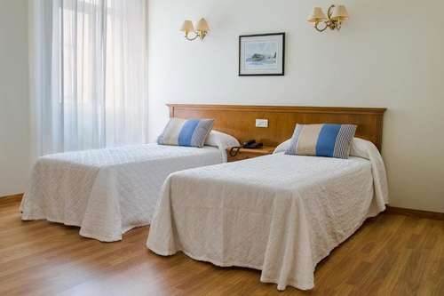 www.hoteldelmarsanxenxo.com