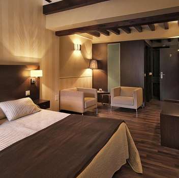 www.hotelplazamayorchinchon.com