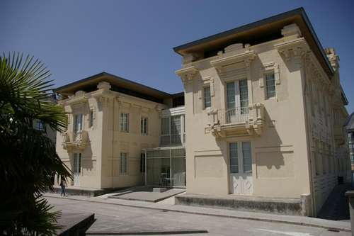 www.hotelvilladebetanzos.com