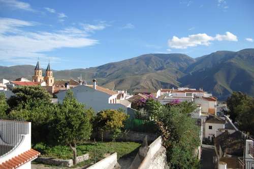 www.hotelmirasolorgiva.com