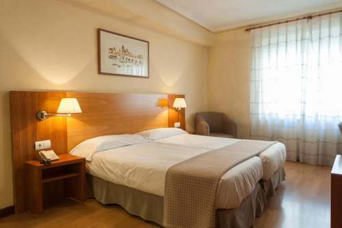 www.hotelmercadosalamanca.com