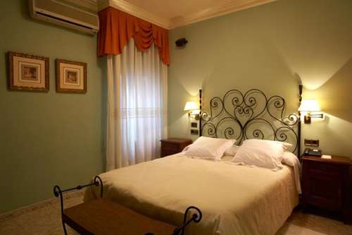 www.hoteljuanito.com