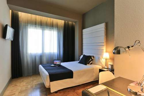www.hotel-leyre.com