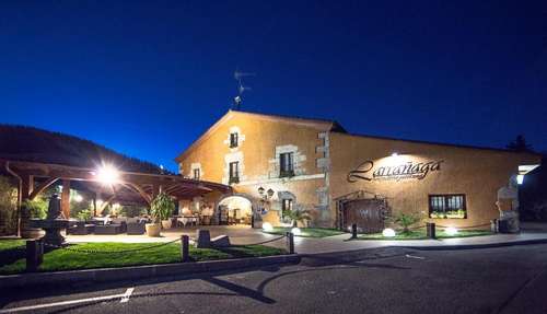 www.hotellarranaga.com