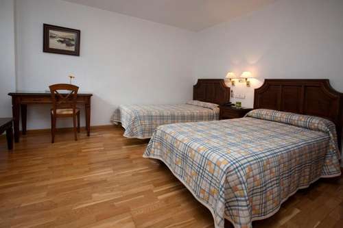 www.hotelavenidayecla.com