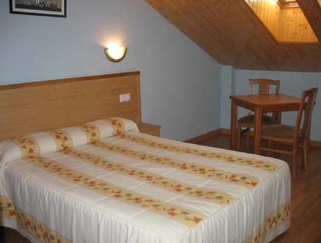 www.hotelreyesdeleon.com