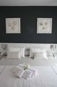 www.hotelherreros.com