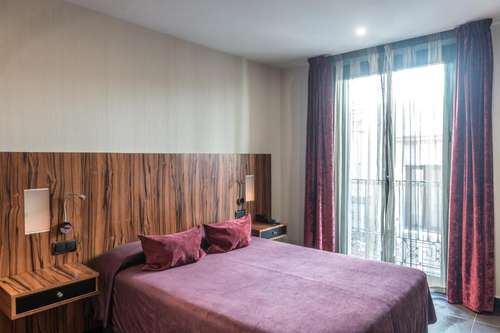 www.hotelcaliforniabcn.com