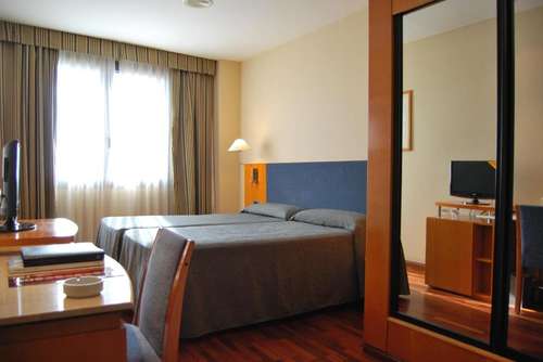 www.hotelvillacarlos.com