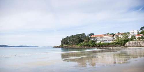 www.hotelsanxenxo.com