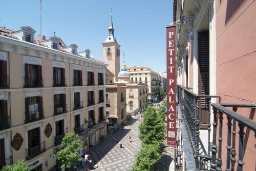 www.petitpalacearenal.com