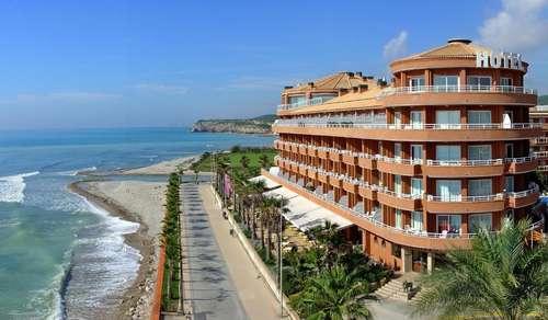www.hotelplayagolfsitges.com