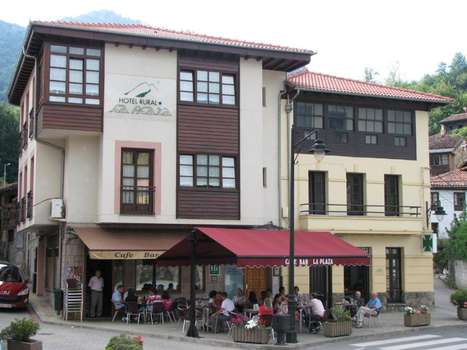 www.hotel-rural-la-plaza.com.es