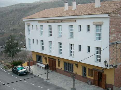 www.hotel-lasfuentes.es