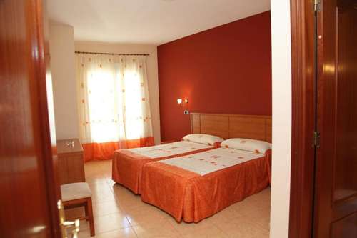 www.hotelciudadpozoalcon.com