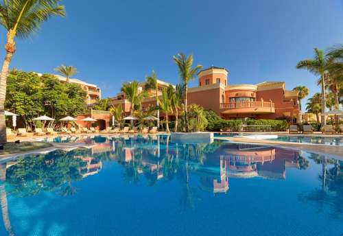 www.hotellasmadrigueras.com