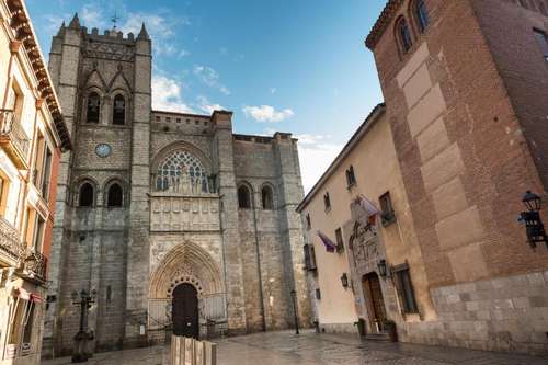 www.hotelpalaciovalderrabanos.com