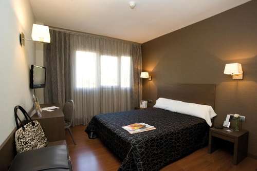 www.hotelcisneros.com