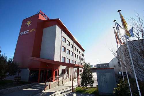 www.basichotelpenedes.com