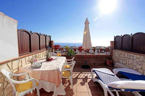 www.hotelcasarosabenalmadena.com