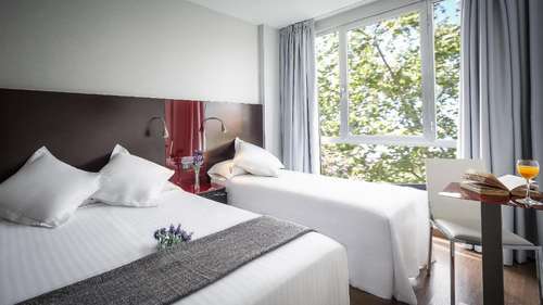 www.hotelbcnsantantoni.com