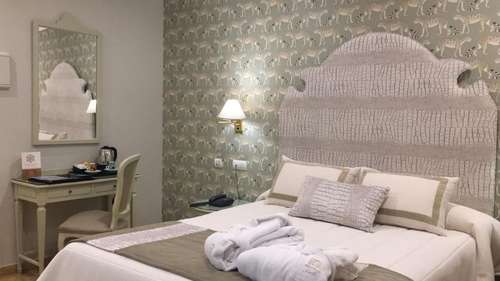 www.adrianohotel.com