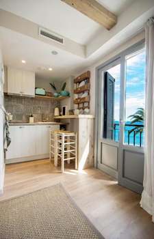www.thebeachhousejavea.com