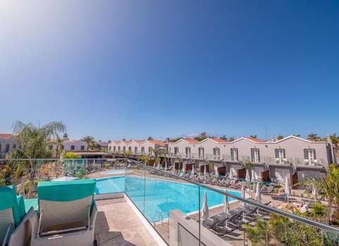www.hotelloscalderones.com