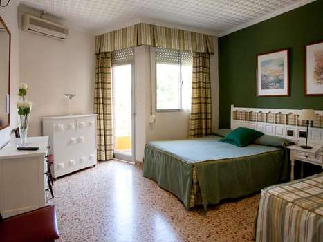 www.hotelcostamazarron.com