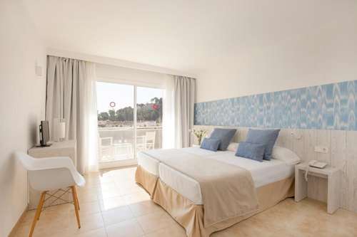 www.hoteltora.com