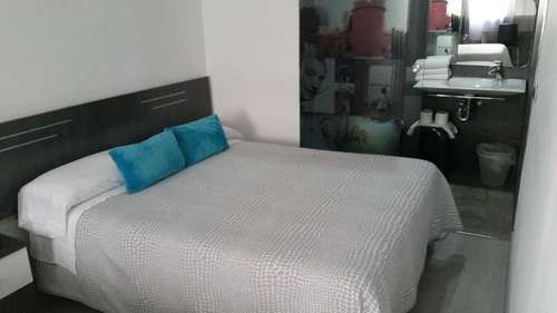 www.bedandbreakfastgirona.com