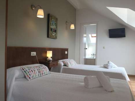 www.hotelarenaribadesella.com