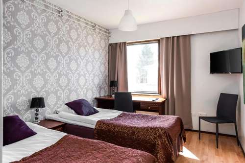 www.hotellipohjankievari.fi